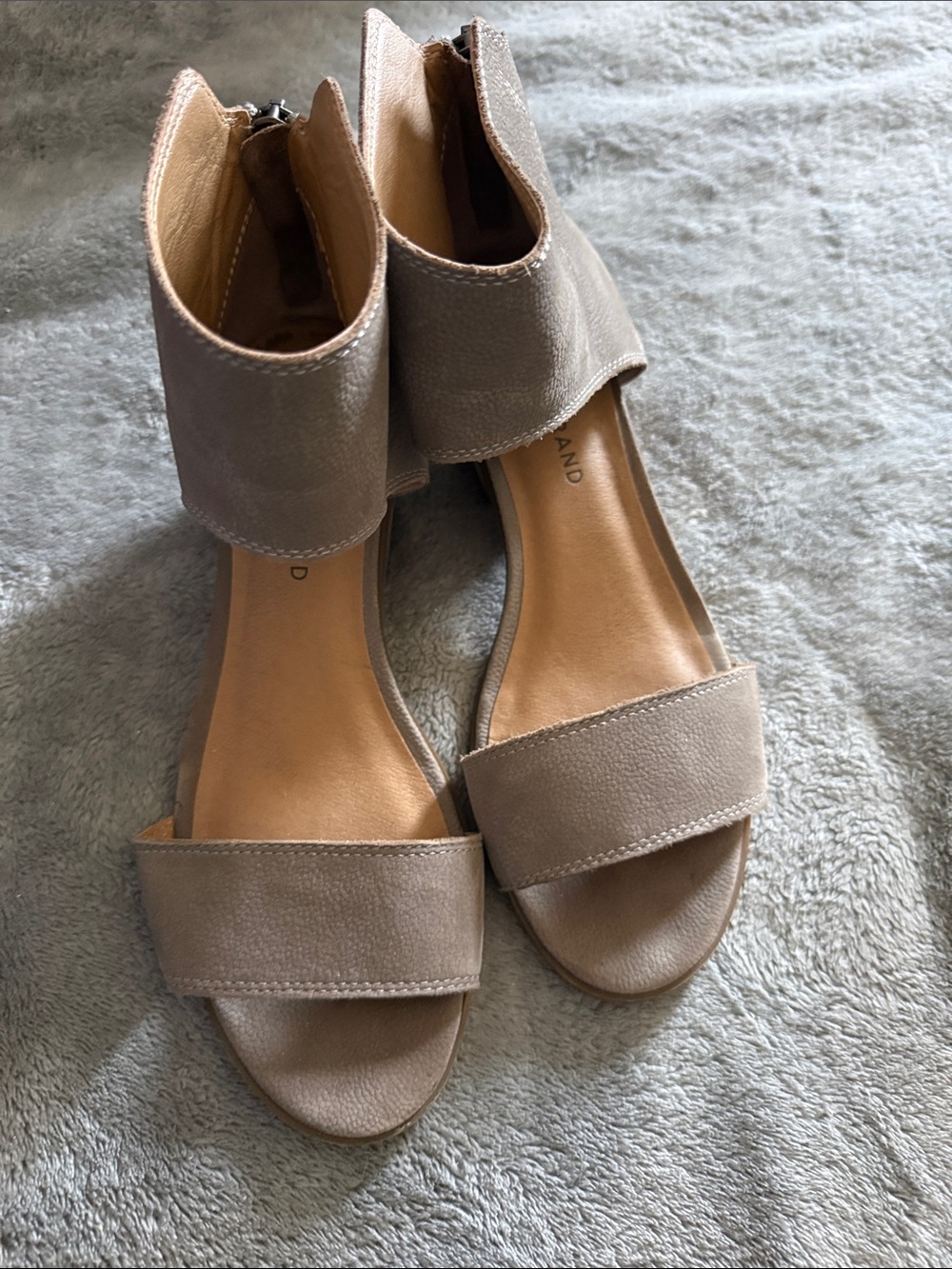 Lucky Brand leather Women's Taupe Open-Toe Ankle Strap Sandals with heel, zip